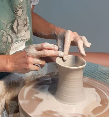 travail au tour céramique fait main artisanat Val d'oise Vexin